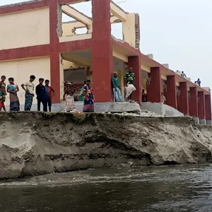 যমুনার ভাঙনে বিলীন ঘরবাড়ি, আশ্রয়হীন শতাধিক পরিবার