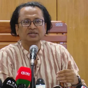 কালেমাসহ সাদা পতাকা টানানোর বিষয়টি সরকারের নজরে এসেছে: তথ্য উপদেষ্টা