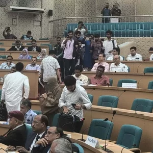 শেখ পরিবারের নামে ৫ স্থাপনার নাম পরিবর্তন না হওয়ায় সিনেট থেকে ওয়াকআউট ডাকসু নেতাদের