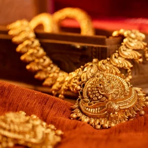 স্বর্ণের দামে ১৩ বছরের রেকর্ড পতন