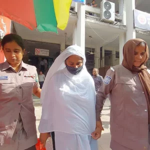 ‘ঘুমের ট্যাবলেট খাইয়ে স্বামীকে গলাকেটে হত্যার পর ৬ টুকরা করেছিলেন স্ত্রী’