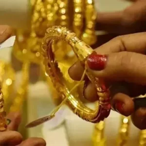 দেশের বাজারে স্বর্ণের দাম ভরিতে বাড়লো ২২১৬ টাকা