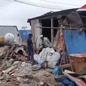 নারায়ণগঞ্জে গাড়ির চাকার দোকানে বিস্ফোরণ, যুবক আহত
