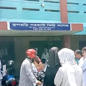 অনিয়মিত পরীক্ষার্থীদের প্রশ্নপত্রে নেওয়া হলো নিয়মিতদের পরীক্ষা