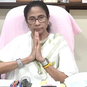 বাড়ি তালা দিতে পারবেন, কিন্তু মানুষের হৃদয়ে পারবেন না: মমতা