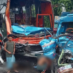 ঢাকা-বরিশাল মহাসড়কে বাস-ট্রাকের মুখোমুখি সংঘর্ষ, আহত ৭