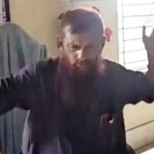বিদ্যালয়ের কক্ষে মদ্যপ অবস্থায় প্রধান শিক্ষক, ভিডিও ছড়িয়ে পড়তেই শোকজ