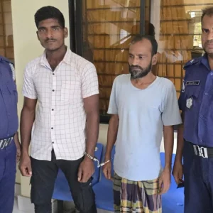 পাবনায় মাদকাসক্ত ছেলেকে পুলিশে দিলেন মা