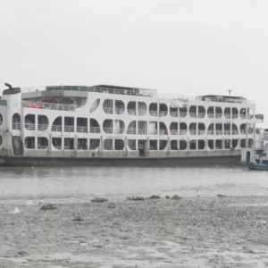 নিম্নচাপের প্রভাবে ভোলা-লক্ষ্মীপুর রুটে লঞ্চ চলাচল বন্ধ