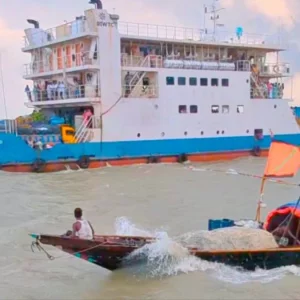 হাতিয়ার সঙ্গে সারাদেশের নৌ চলাচল বন্ধ
