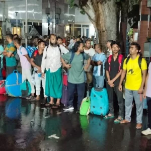 ট্রাভেল পারমিটে ভারত থেকে দেশে ফিরেছেন ৫০ বাংলাদেশি, বেনাপোল সীমান্তে হস্তান্তর