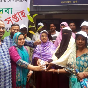 জাতীয় পল্লী উন্নয়ন দিবসে ছাগলনাইয়ায় চেক ও গাছের চারা বিতরণ