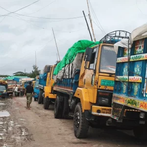 বৈরী আবহাওয়ায় হাতিয়ার নৌযোগাযোগ তিন দিন ধরে বন্ধ
