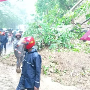 পাহাড় ধসে কাপ্তাই-চট্টগ্রাম সড়কে যান চলাচল বন্ধ, খোলা হয়েছে ১৮ আশ্রয়কেন্দ্র