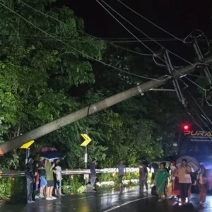 ভূমিধসে বৈদ্যুতিক খুঁটি বিধ্বস্ত, বান্দরবানে বিদ্যুৎ সরবরাহ বন্ধ