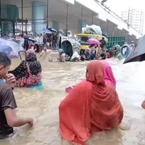 মৌসুমের রেকর্ড বৃষ্টিতে ডুবেছে চট্টগ্রাম