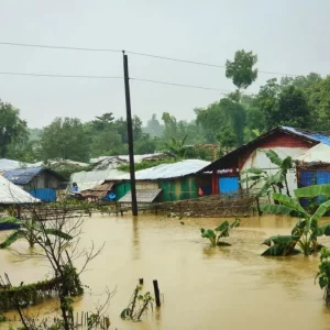 টানা বৃষ্টিতে রোহিঙ্গা ক্যাম্পে মানবিক বিপর্যয়, তিন দিনে প্রাণ গেল ১০ জনের