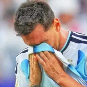 ভেবেছিলাম আমিই দলকে ডুবিয়ে দিলাম: মেসি