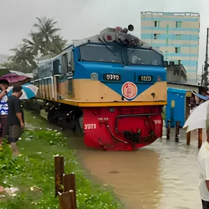ঢাকা-কক্সবাজার রুটে ট্রেন চলাচল বন্ধ, টিকিটের টাকা ফেরত