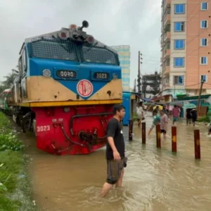 জলাবদ্ধতায় চট্টগ্রাম-কক্সবাজার রুটে ট্রেন চলাচল বন্ধ