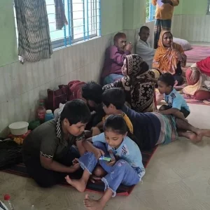 চট্টগ্রামে পাহাড় ছাড়তে মাইকিং, আশ্রয়কেন্দ্রে গেল মাত্র ২৭০ জন