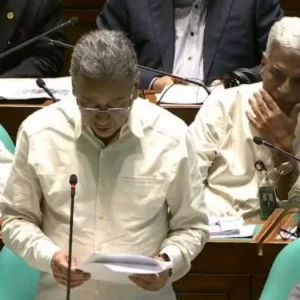 সমস্যাগ্রস্ত ব্যাংকগুলোর আমানতকারীদের টাকা সুদসহ ফেরত দেওয়া হবে: অর্থমন্ত্রী