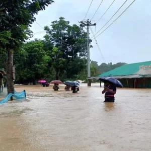 টানা বর্ষণে খাগড়াছড়ি প্লাবিত, সড়কে যান চলাচল বন্ধ