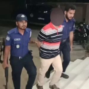 ভারতে পালানোর সময় স্বেচ্ছাসেবক লীগ নেতা আটক
