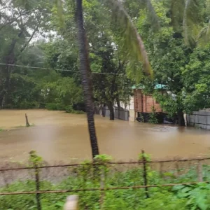 কক্সবাজারে বিস্তৃর্ণ এলাকা ডুবে আছে বুকসমান পানিতে, আরও বৃষ্টির শঙ্কা