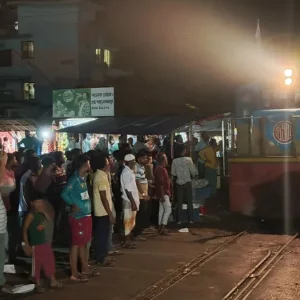 জলাবদ্ধতা নিরসনের দাবিতে জামালপুরে রেললাইন অবরোধ