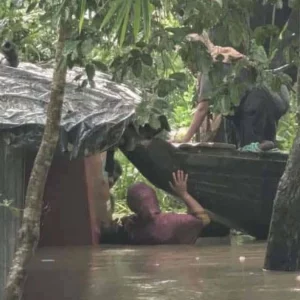 ডুবে আছে গ্রামের পর গ্রাম, কক্সবাজারে পানি আরও বাড়ছে