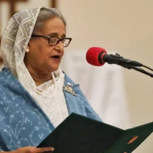 ঝুঁকি নিয়েই ডিসেম্বরে দেশে ফিরছেন শেখ হাসিনা, শীর্ষ নেতাদের নিয়ে করবেন আত্মসমর্পণ