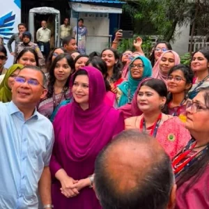 ঢামেকের ৮০ বছর পূর্তি অনুষ্ঠানে প্রধানমন্ত্রী, তুললেন সেলফি