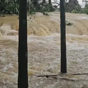 মৌলভীবাজারে ৪ নদীর পানি কমলেও ভাঙন দিয়ে এখনও ঢুকছে পানি