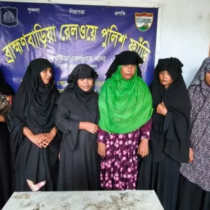 ট্রেনে যাত্রীবেশে করতেন ছিনতাই, অবশেষে ১১ নারী সদস্য গ্রেপ্তার