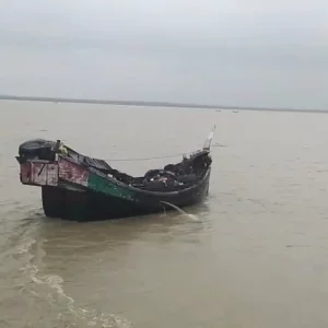 ৮ দিন পর টেকনাফ-সেন্টমার্টিনে ট্রলার চলাচল, ফিরলেন ১৪০ দ্বীপবাসী