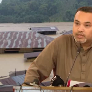 সরকার সর্বোচ্চ দায়বদ্ধতা নিয়ে বন্যার্ত মানুষের পাশে রয়েছে: মাহদী আমিন