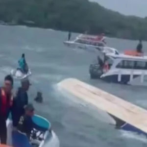 ভিয়েতনামে পর্যটকবাহী নৌকাডুবে ১৫ ভারতীয় নিহত 