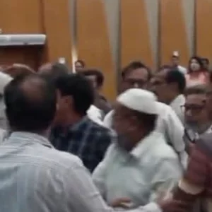 খুলনা উন্নয়ন কর্তৃপক্ষের সভা বয়কট জামায়াতের, দুই দফা হট্টগোল