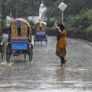 ঢাকাসহ ছয় বিভাগে অতিভারী বৃষ্টির পূর্বাভাস, বাড়তে পারে বন্যার ঝুঁকি