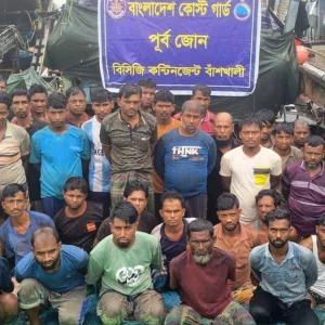 চট্টগ্রামে আর্টিসানাল ট্রলিং বোটসহ আটক ৩৭