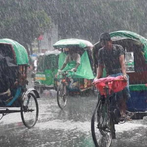 দেশের ১৩ জেলায় বজ্রবৃষ্টির আশঙ্কা, পাঁচ জেলায় ভূমিধসের উচ্চ ঝুঁকি