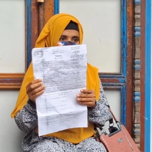 স্বামীকে তালাক দিয়ে প্রেমিককে বিয়ে, এখন প্রেমিকের স্ত্রীর স্বীকৃতি দাবিতে অনশন