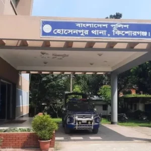পরীক্ষা শেষে বাড়ি ফেরার পথে ২০ টাকার জন্য স্কুলছাত্রকে ছুরিকাঘাত
