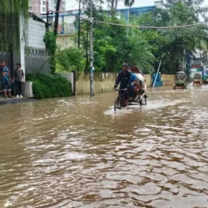 ১২ ঘণ্টায় ১২৯ মিলিমিটার বৃষ্টিতে ফের জলাবদ্ধ চট্টগ্রাম, বাড়ছে জনদুর্ভোগ 