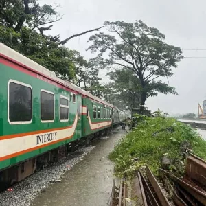 দীর্ঘ পাঁচ দিন পর চট্টগ্রাম-কক্সবাজার রুটে ট্রেন চলাচল শুরু