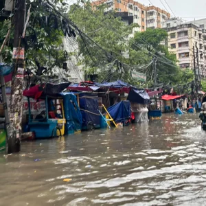 ৬ ঘণ্টায় রাজধানীতে ৭৬ মিলিমিটার বৃষ্টি, জলাবদ্ধতায় ভোগান্তি