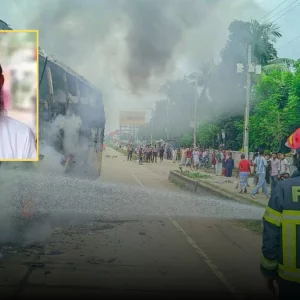 বাসচাপায় প্রাণ গেল বাবার, অলৌকিকভাবে বাঁচলো কোলের মেয়েটি