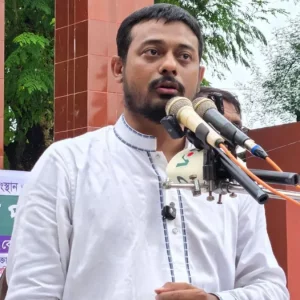 'বন্যায় মানুষ মারা যাচ্ছে, প্রধানমন্ত্রী সেখানে না গিয়ে গেলেন বরিশালে'