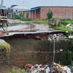 ফরিদপুরে টানা বৃষ্টিতে ধসে পড়লো সড়ক, দুর্ভোগে হাজারো মানুষ